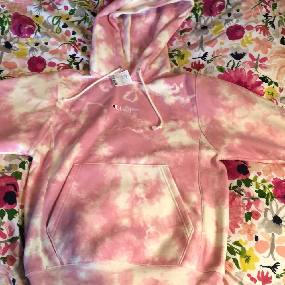 NWT Champion UO Tie-Dye Hoodie Sweatshirt Pink